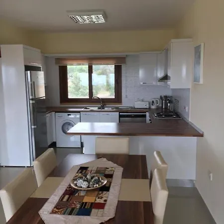 Apartment Stunning Two Bedroom Penthouse With Breath Taking Sea View *