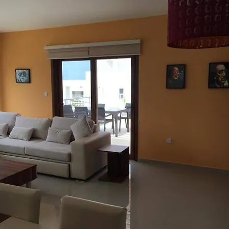 Apartment Stunning Two Bedroom Penthouse With Breath Taking Sea View *
