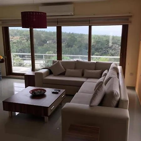 Stunning Two Bedroom Penthouse With Breath Taking Sea View *
