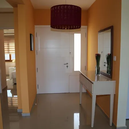 Stunning Two Bedroom Penthouse With Breath Taking Sea View *