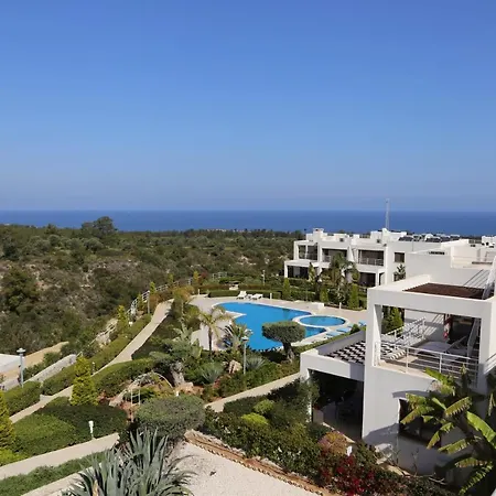Apartment Stunning Two Bedroom Penthouse With Breath Taking Sea View *