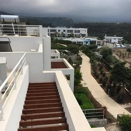 Apartment Stunning Two Bedroom Penthouse With Breath Taking Sea View *